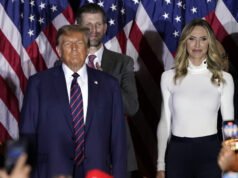 Lara Trump si vanta del “presidente più trasparente” mentre caccia via la stampa