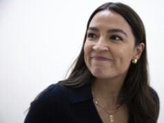 Guarda AOC brillare sulla scena mondiale