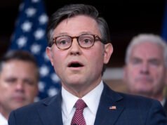 Il portavoce della Camera dice che l’ICE può sfondare la tua porta