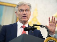 Il dottor Oz fa marcia indietro sulle stronzate anti-vax mentre i casi di morbillo si moltiplicano