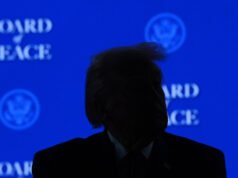 Come può Trump aiutare i repubblicani a vincere le elezioni di metà mandato? Smettila di essere Trump.