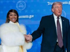 Nicki Minaj scambia “Barbz” con i robot durante la trasformazione del MAGA