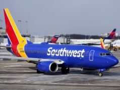 Mamma e figlio separati sull’aereo perché non hanno pagato i posti dividono Internet