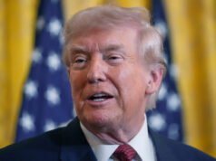 Trump: lasciamoli mangiare lo smog e il mio post razzista è stato “molto forte”