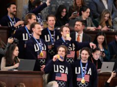 La stella dell’hockey della squadra USA impara la dura lezione sull’abbracciare Trump