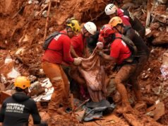 Il bilancio delle vittime delle inondazioni in Brasile sale a 64 mentre continuano le ricerche