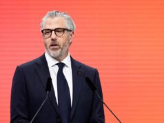 Il sindaco di Los Angeles Karen Bass esorta Casey Wasserman a lasciare il Comitato Olimpico tramite e-mail di Epstein