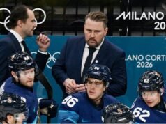 L’allenatore finlandese di hockey maschile Antti Pennanen è in una posizione scottante nonostante la schiacciante vittoria olimpica