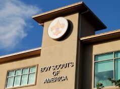 Gli scout abbandonano il DEI e l’approccio “pro-trans”: evviva!