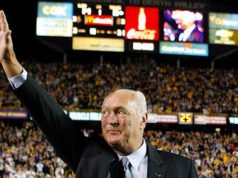 Il presidente Trump grazia cinque ex giocatori della NFL condannati per crimini