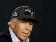 Il proprietario dei Patriots, Robert Kraft, è stato escluso dai membri della Pro Football Hall of Fame per il 2026