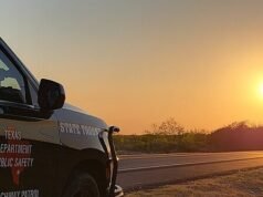 Il procuratore distrettuale del Texas criticato per aver incriminato un agente mentre “criminali in carriera vagano liberi”