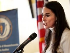 Il revisore dei conti democratico del MA fa causa al legislatore per oltre 12 milioni di dollari per presunta frode