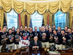 Trump ospita alla Casa Bianca la squadra di hockey maschile campione olimpico degli Stati Uniti