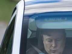 La flotta di robotaxi Tesla di Elon Musk riporta un tasso di incidenti *4 volte superiore* rispetto ai conducenti umani