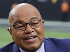 Mike Tirico elogiato per il monologo delle Olimpiadi che celebra come lo sport unisce il nostro Paese