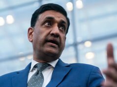 Il rappresentante democratico Khanna legge i nomi di 4 uomini nei file Epstein senza alcun collegamento con Epstein