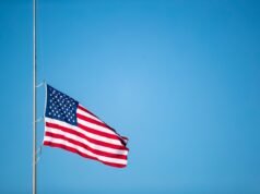 Perché le bandiere sono a metà pentagramma oggi, questo fine settimana