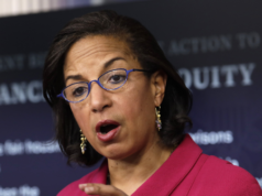 Le aziende che “si sono inginocchiate davanti a Trump” saranno “ritenute responsabili” se i democratici vincono