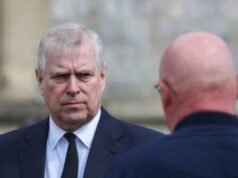 La polizia ha ricevuto l’ordine di garantire la sicurezza a casa di Epstein per la festa di Andrew