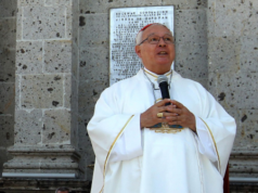 I preti messicani benedicono Jalisco dai tetti mentre infuria la guerra dei cartelli