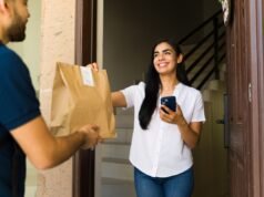 Una donna ordina le ali per il Super Bowl: non è pronta per il motivo per cui perde il calcio d’inizio