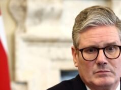 Nave che affonda: il direttore delle comunicazioni di Starmer si dimette durante lo scandalo Epstein