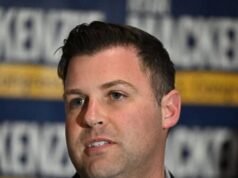 “Aperto” al dialogo sullo smascheramento degli agenti ICE, ma deve essere accompagnato dall’applicazione del doxxing