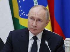 La Russia rilancia la richiesta di “infrastrutture di pagamento” dei BRICS per indebolire il dollaro USA