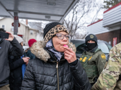 Gli attivisti immigrati vogliono che gli “alleati” smettano di usare i fischietti anti-ICE