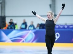 Amber Glenn del Team USA colpisce il triplo Axel nella corsa per l’oro alle Olimpiadi invernali