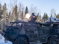 Il Regno Unito taglia i finanziamenti militari mentre avverte della guerra con la Russia