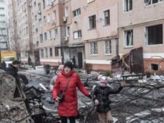 Attacco aereo russo su un’area residenziale ucraina: un morto, due feriti