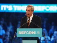 Nigel Farage mette il partito riformista britannico sul “piede di una guerra per le elezioni generali”