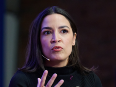 Il New York Times si abbassa per ripulire la debacle berlinese di AOC