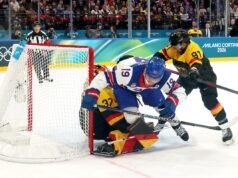 L’arbitro olimpico sotto tiro dopo l’attacco a Matthew Tkachuk ferma il gol degli Stati Uniti