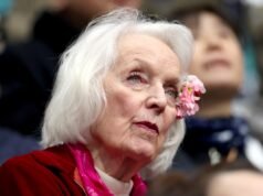 La novantenne campionessa olimpica statunitense guarda Alysa Liu vincere l’oro 70 anni dopo