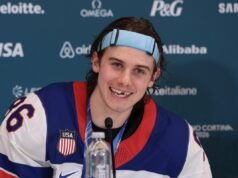 Jack Hughes spegne il giornalista per una domanda imbarazzante prima della festa olimpica