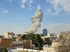 Stati Uniti e Israele bombardano l’Iran: una cronologia dei colloqui e delle minacce che hanno portato agli attacchi