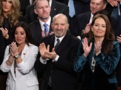 Aggiornamento dei file Epstein: l’ex funzionario di Trump reagisce alle richieste di dimissioni di Lutnick