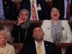 Donald Trump afferma che Ilhan Omar dovrebbe “salire su una barca” dopo lo scontro SOTU