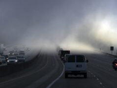 La nebbia fitta provoca scintille: avvertenza per i conducenti: “pericoloso”