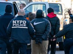 Numerosi minorenni arrestati durante la caotica rissa in un centro commerciale di New York