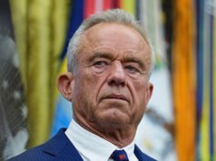 L’HHS indaga su Johns Hopkins sui farmaci per il cambio di sesso per minorenni