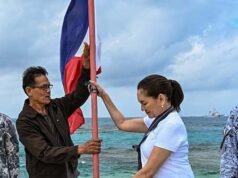 Funzionari filippini colpiscono con il messaggio “Benvenuti in Cina” mentre visitano le isole contese