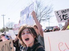 Il preside della Pennsylvania High School interrompe lo sciopero studentesco anti-ICE