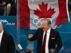 L’allenatore canadese di hockey stravolge le regole olimpiche sugli straordinari dopo aver perso la medaglia d’oro contro la squadra statunitense