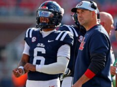 L’allenatore di Ole Miss dice che i giocatori devono essere “padri distaccati” per avere successo
