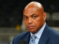 Charles Barkley critica i “pazzi di destra” per aver criticato Bad Bunny