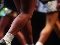 I gruppi di ballo irlandesi affrontano reazioni negative dopo che una ballerina trans si è qualificata per i Campionati mondiali femminili